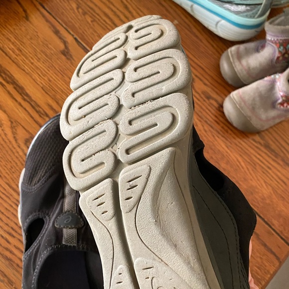 Easy Spirit shoes - Picture 2 of 3